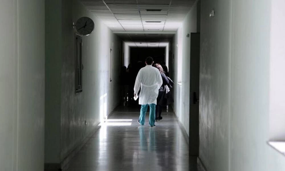 Koρονοϊός: Ξεκινούν διαδικασίες για επίταξη ιδιωτών γιατρών